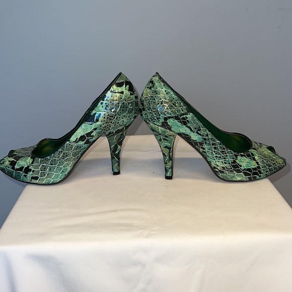 Turquoise faux snakeskin peep toe heels - Picture 5 of 10